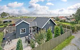 Skon Feriebolig Med Havudsigt I Naturskont Omrade